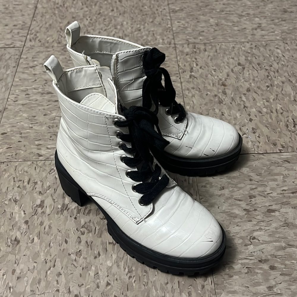 spring cleaning 🌸🌸🌸 Combat Boots!